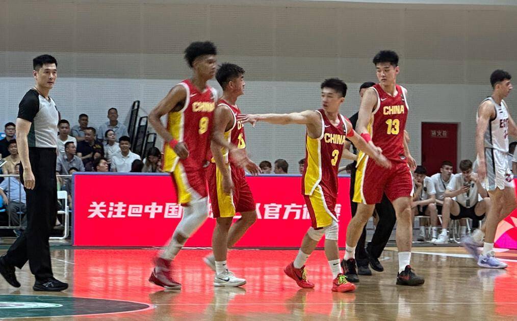 难绷！中国男篮出现23次失误全队只有9次助攻