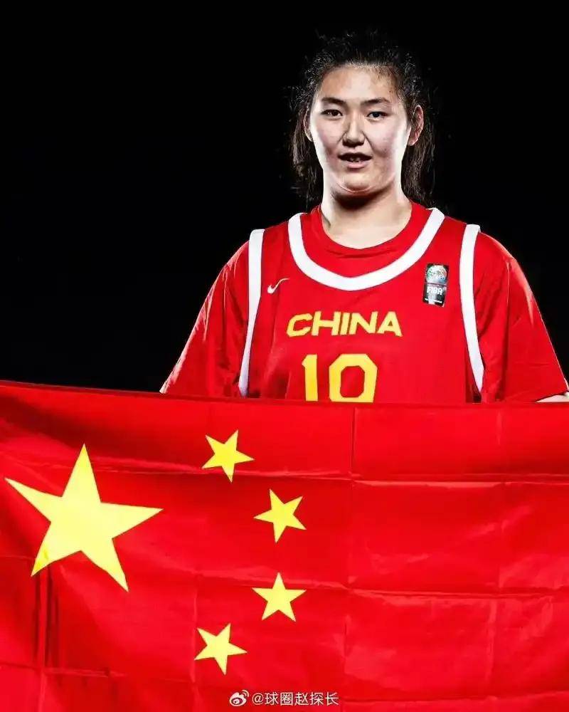 女篮半决赛中战术未能实施，宫鲁鸣在场边：把球给张子宇